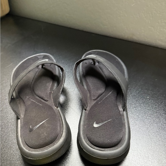 Nike Black Flip Flop Sandals with Cushioned Footbed Women’s Sz 7 - Picture 3 of 9